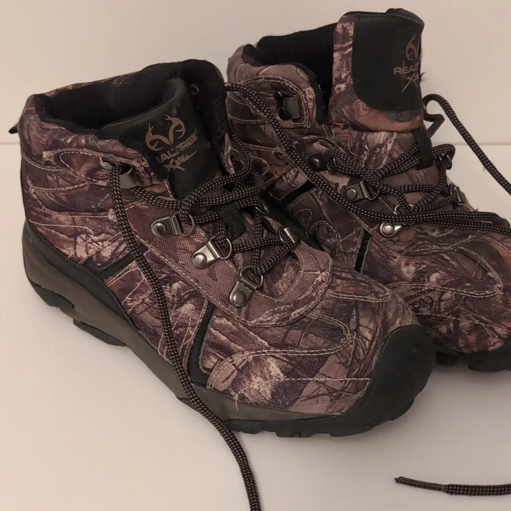 Realtree Boys Camouflage Outdoor Hiking Boots. Lace Up. Size 5